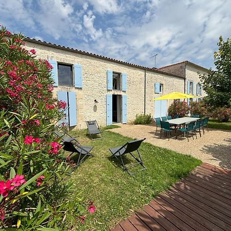 Le Domaine Des Aguins Guest House Saujon Exterior photo