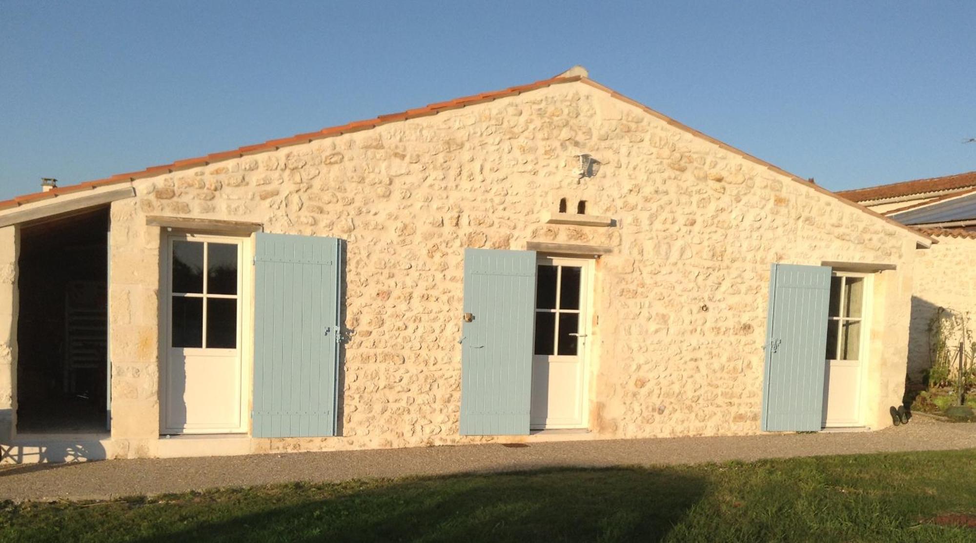 Le Domaine Des Aguins Guest House Saujon Exterior photo