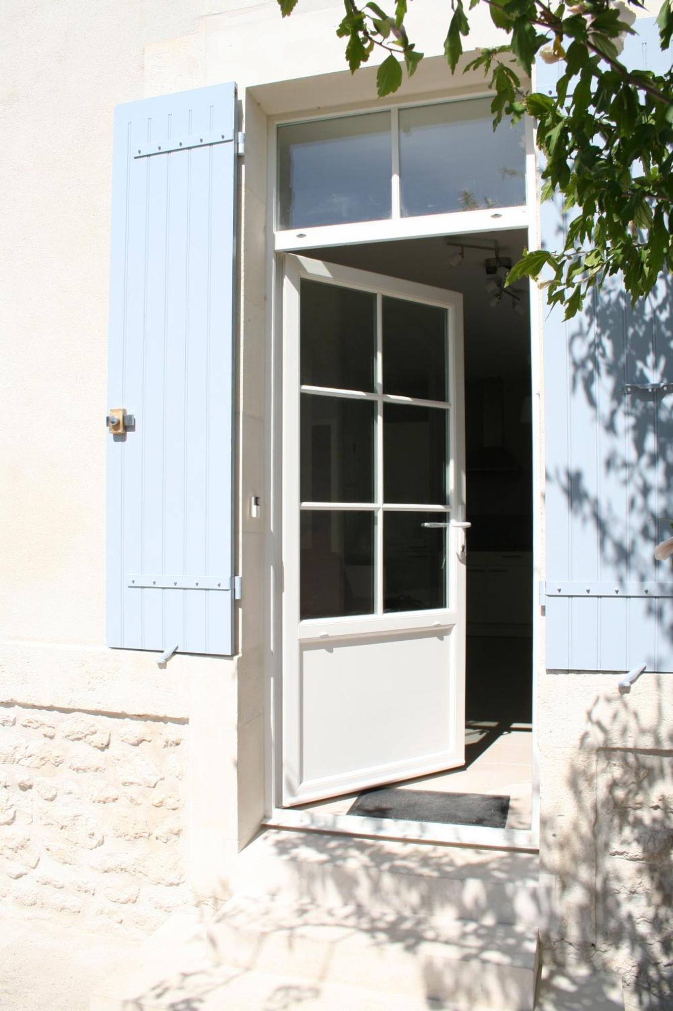 Le Domaine Des Aguins Guest House Saujon Exterior photo